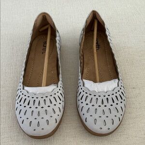 Earth Leather Bria Perforated Slip-Ons w/ Scalloped Edge, Blue/Grey Size 10 NWOT